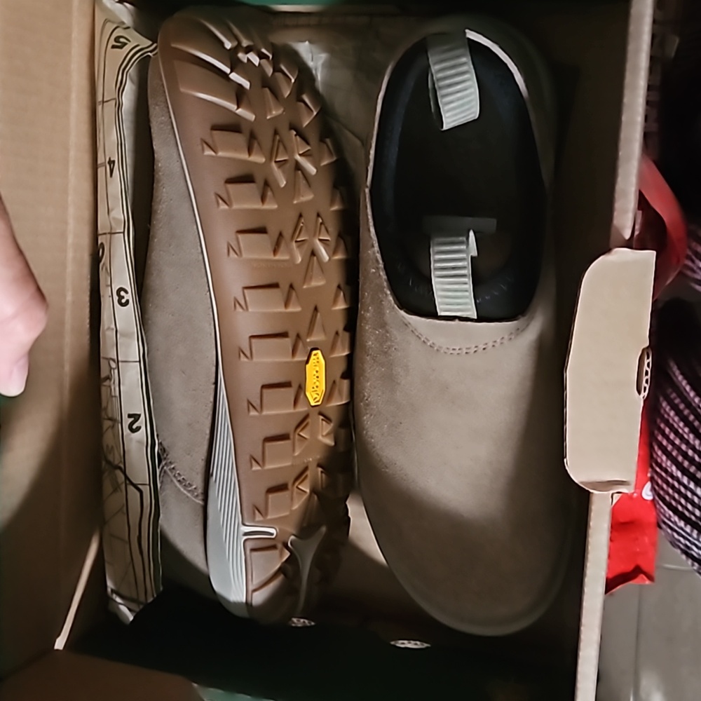 Danner size 9 lost coast clog suede leather